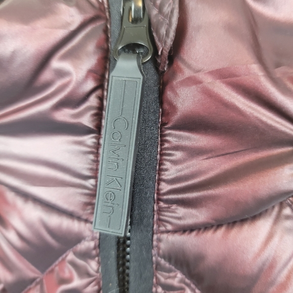 Calvin Klein Plum Puffer Vest size S - Picture 3 of 9